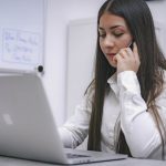 【ビジネス】英語で電話をしたい人が最低限知っておくべきフレーズ10選